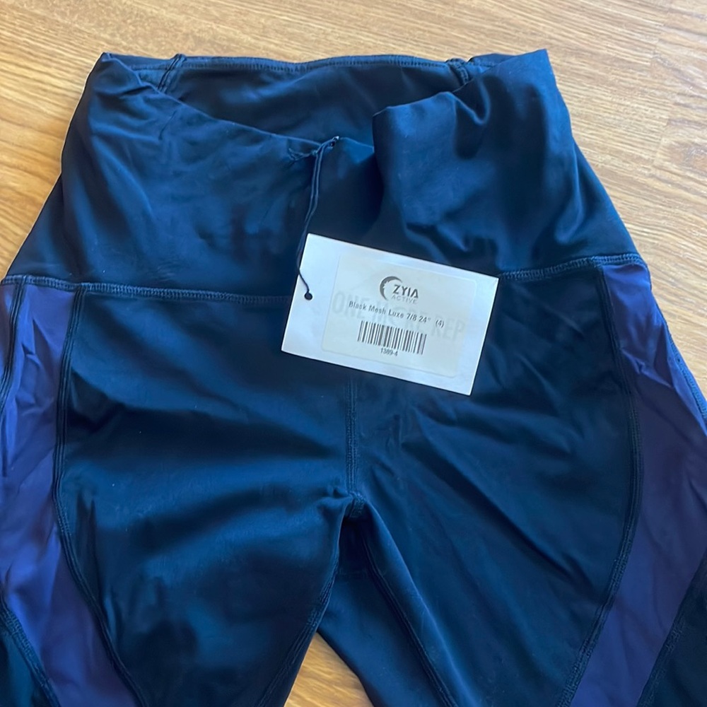 Zyia leggings